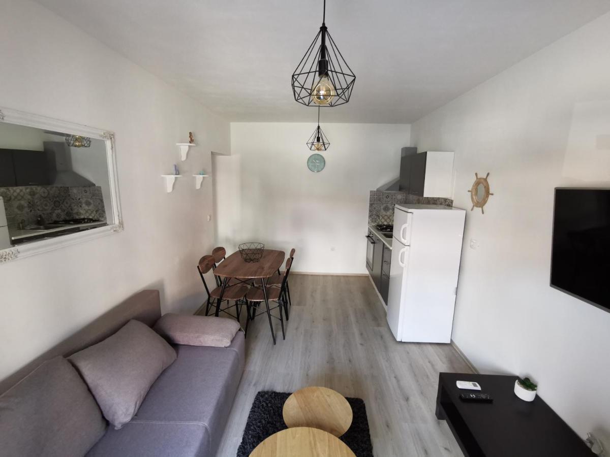 Frane Apartment Pula Exterior photo