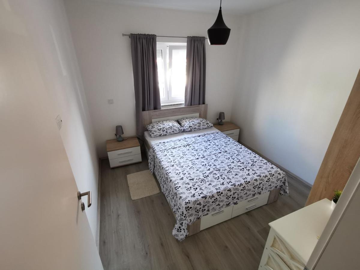 Frane Apartment Pula Exterior photo